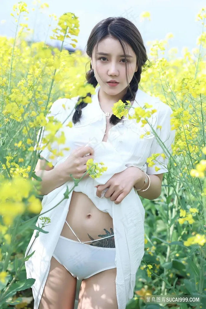 撩起裙子的清纯美女夏西美女油菜花地大胆美女写真图片
