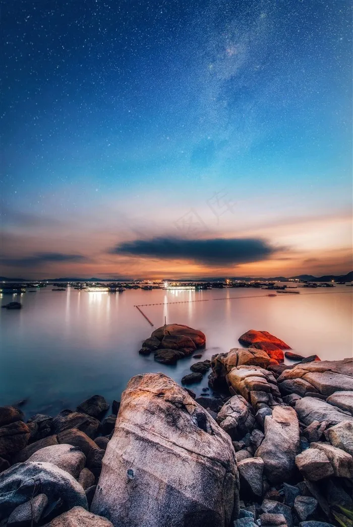 星空下的礁石风景图片