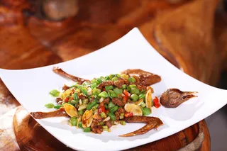 巧手炒乳鸽松 (1)