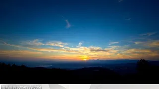 美丽天空-夕阳下碧蓝的城市