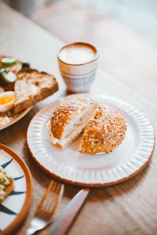 黄色美味汉堡摄影素材