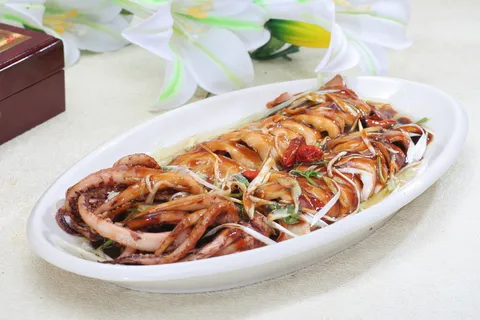 油泼鲜鱿   32元 (1)