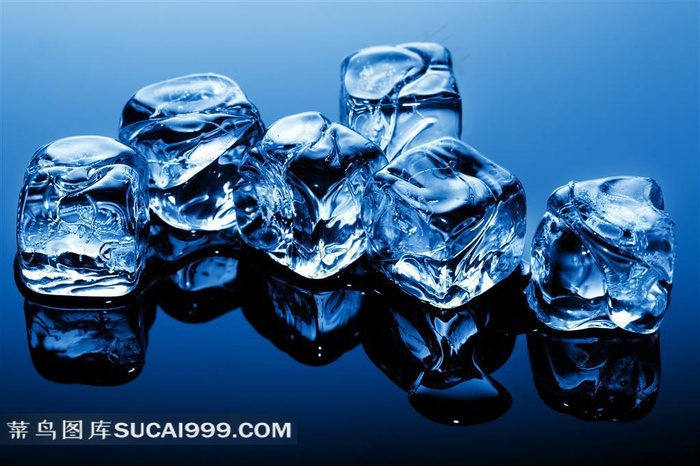唯美晶莹的蓝色冰块