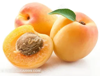 新鲜黄桃和果肉果核