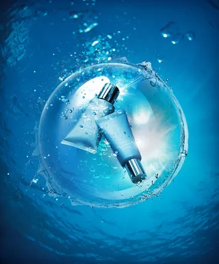 精美水润护肤品海报PSD分层素材