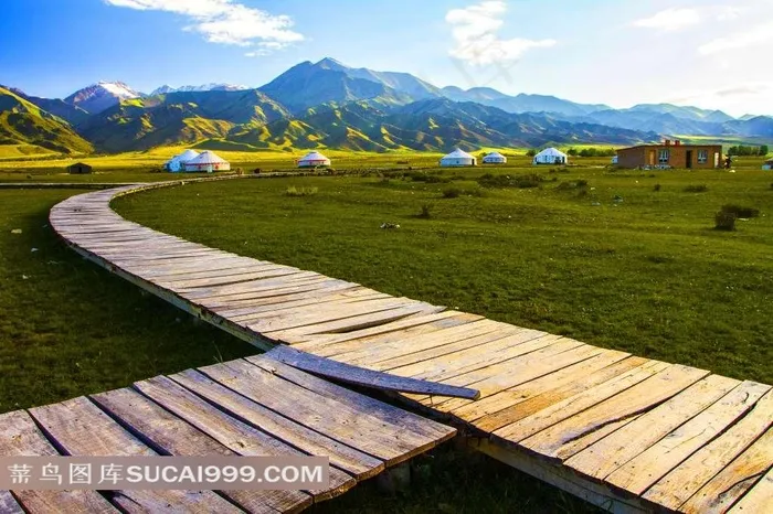 新疆阿尔夏提蒙古包木板路风景
