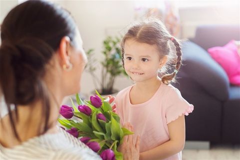 微笑的国外母女
