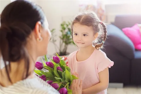微笑的国外母女