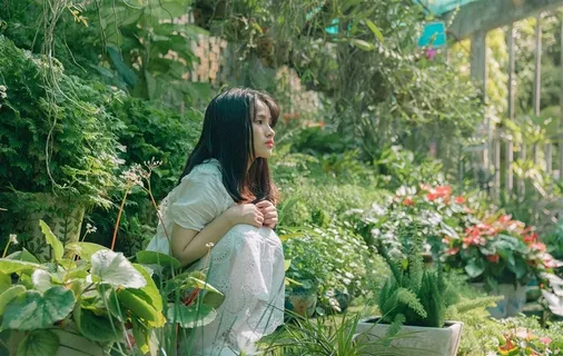 野外公园亚洲美女图片