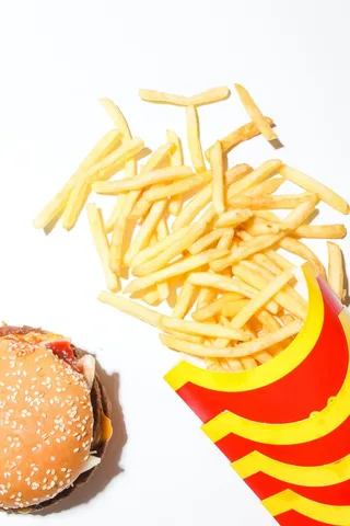 黄色美味汉堡摄影素材