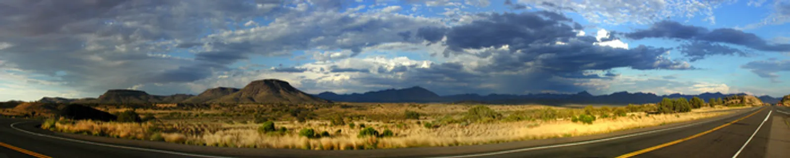 大幅风景  乌云 云彩 云朵 草地 黄色草地 路 大幅风景  乌云 云彩 云朵 草地 黄色草地 路