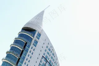 大厦倾斜摄影图片