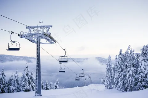 冬日雪地缆车图片 冬日雪地缆车图片