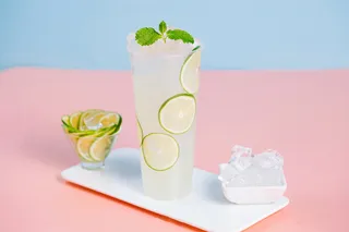 奶茶照片拍摄果汁冰柠檬水