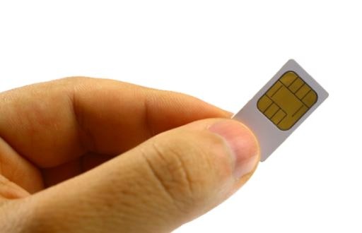 SIM 卡在手 PNG免抠(600x387)