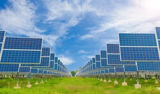 壮观的太阳能板阵列摆放图