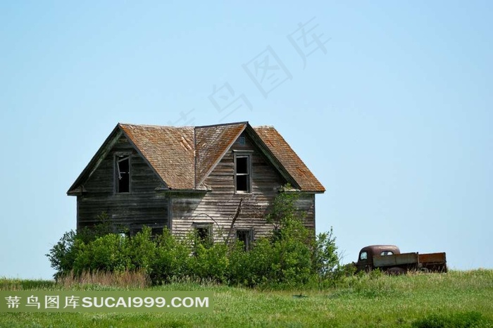唯美草地上的小木屋