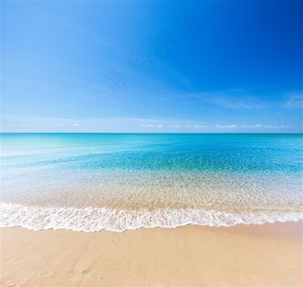 湛蓝的海水与沙滩