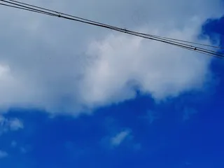 白云蓝天电线杆风景