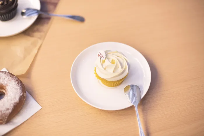 蛋糕店小蛋糕慕斯美食甜品图片