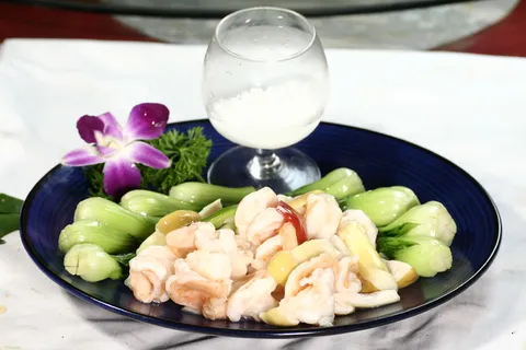 10松茸菌炒虾球 乡村小镇