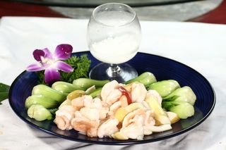 10松茸菌炒虾球 乡村小镇