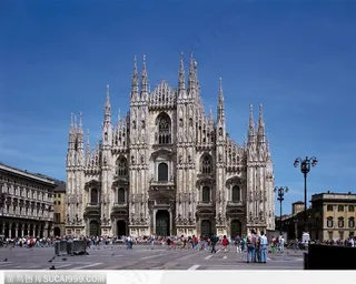 米兰多莫教堂广场