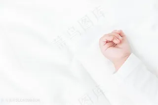 小拳头宝宝海报