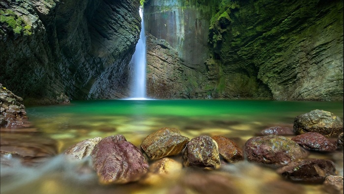 高清山林河流溪水