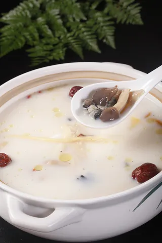 一品乌鸡炖面汤 (4)