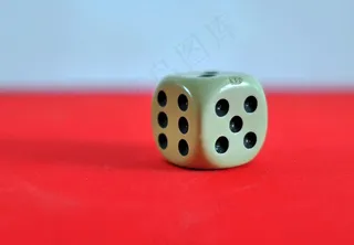 一个白色骰子图片