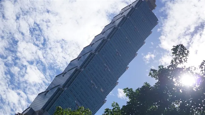 台北101电视塔摄影原图斜角