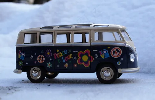 公共汽车玩具图片