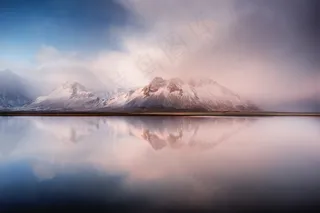 雪域高山湖泊风景图片