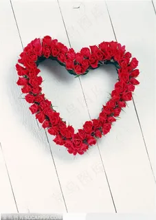 成心形的红玫瑰-3