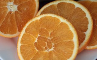 新鲜橙子切片图片