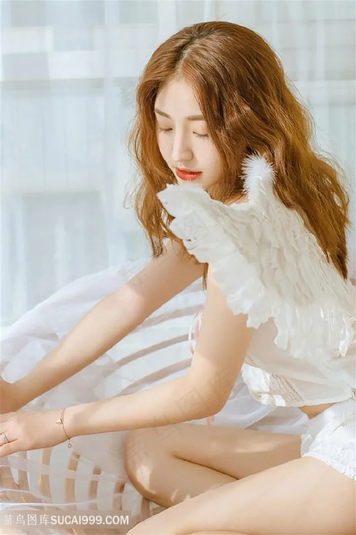 床上的高清美女图片