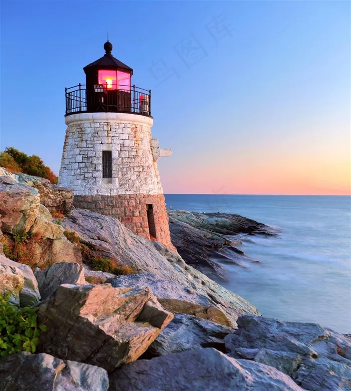 大海边的导航灯塔图片素材