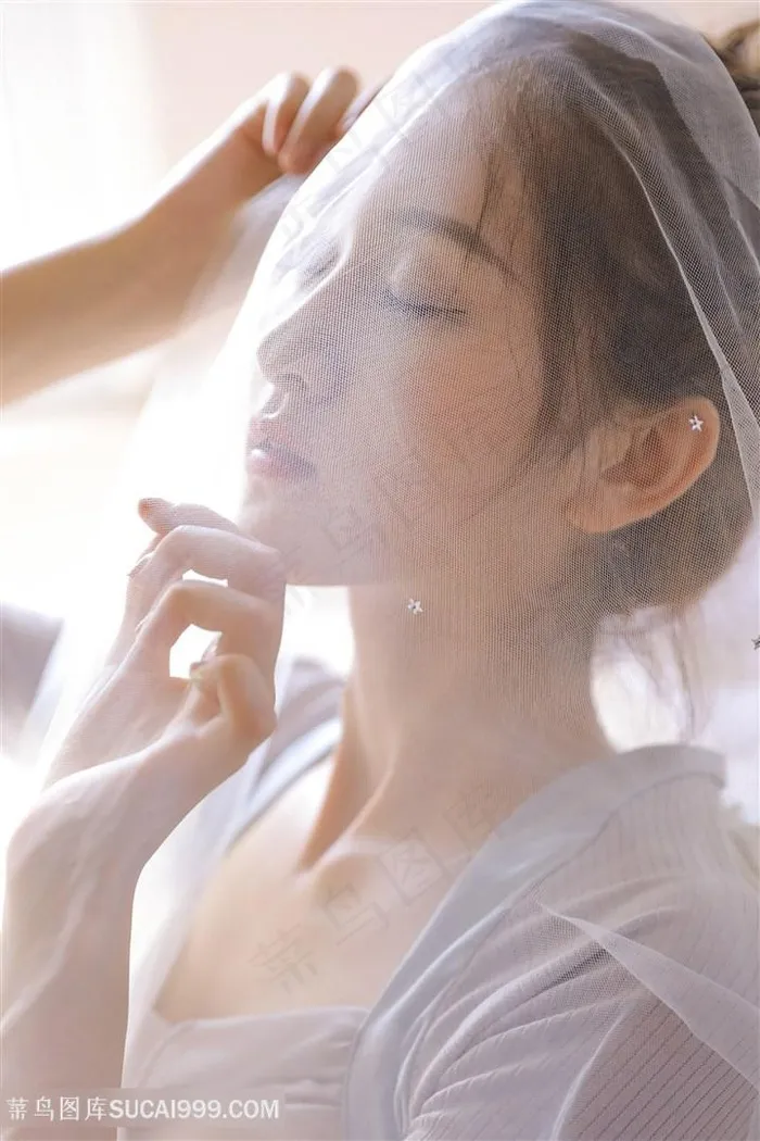 头上盖着纱巾的高清美女图片