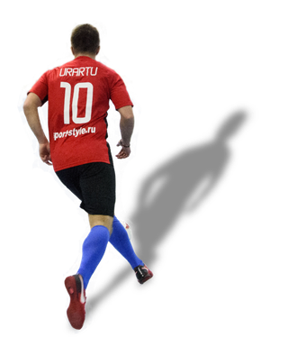 足球运动员踢球射门免抠