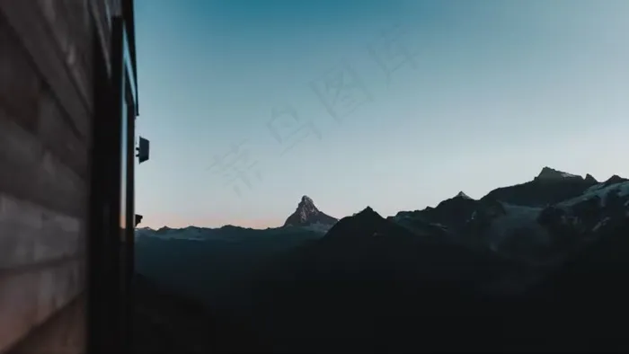 清晨的自然风光图