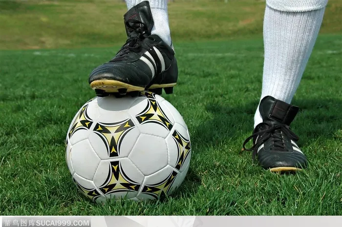 比赛运动-脚下的足球