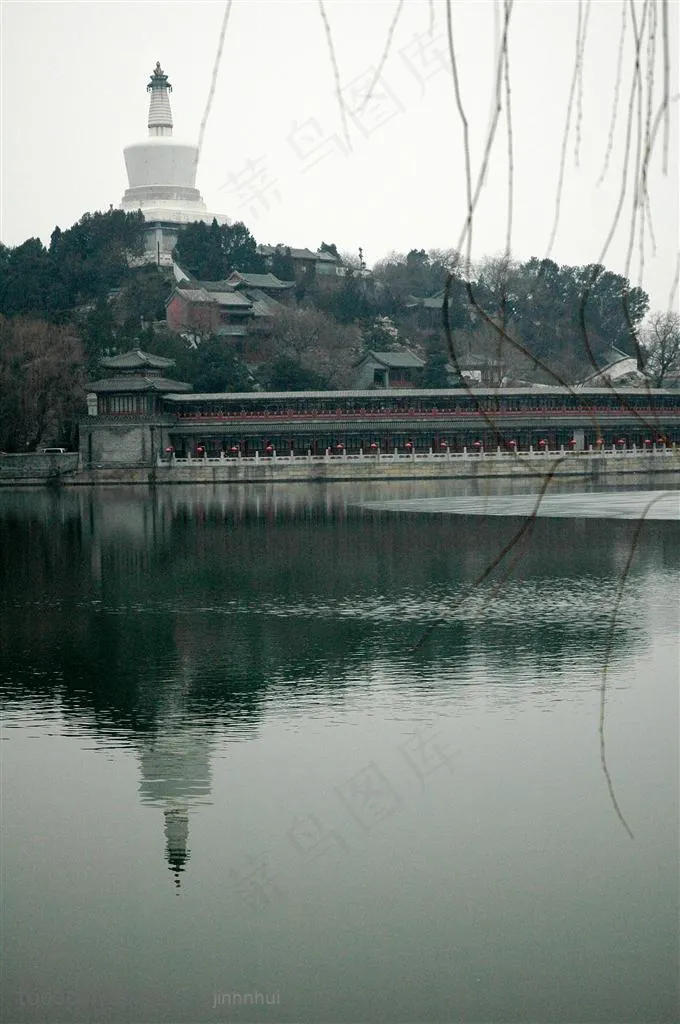 白塔倒影北海旅游观光图片