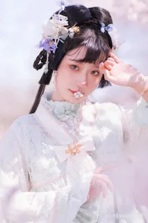 超清可爱古装少女写真图片