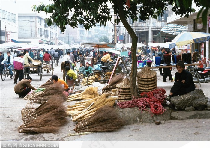 市井生活-街道边买扫帚的老人