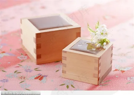 日本传统元素-漂亮的小木盒和樱花