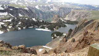 高地湖泊风景图片