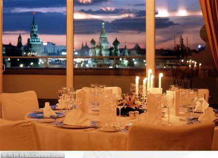 餐厅里的烛光晚餐