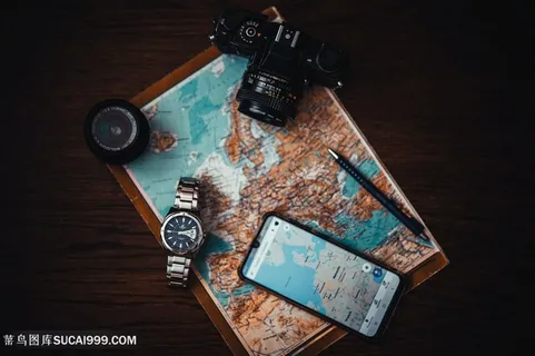 数据科技与纸质地图图片