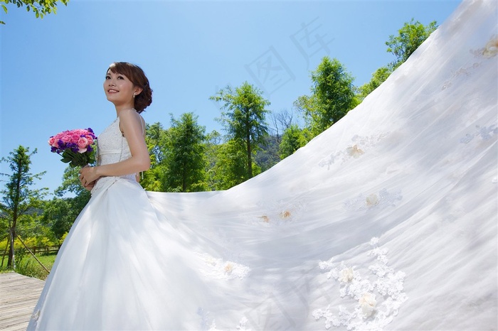 白色婚纱美女新娘摄影大图